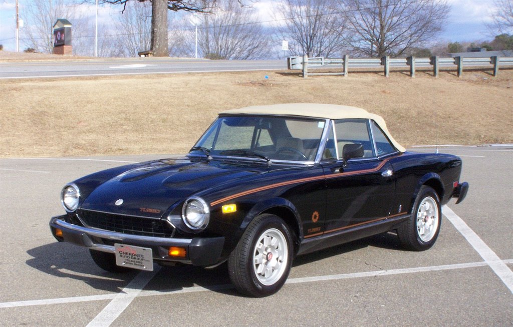 1982 FIAT 124's photo