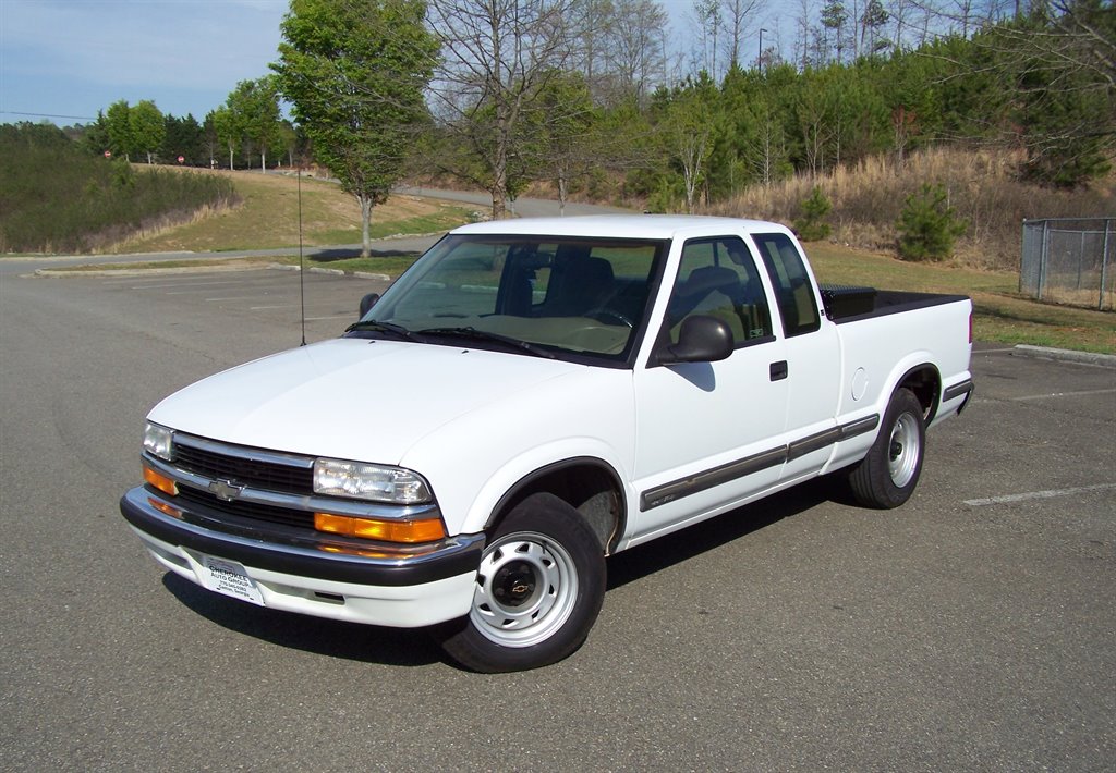1998 Chevrolet S-10 LS's photo