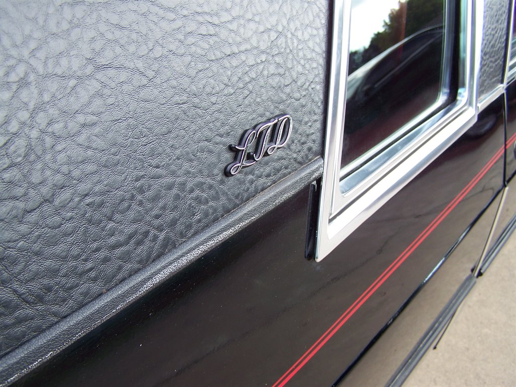 1981 Ford LTD - Photo 32