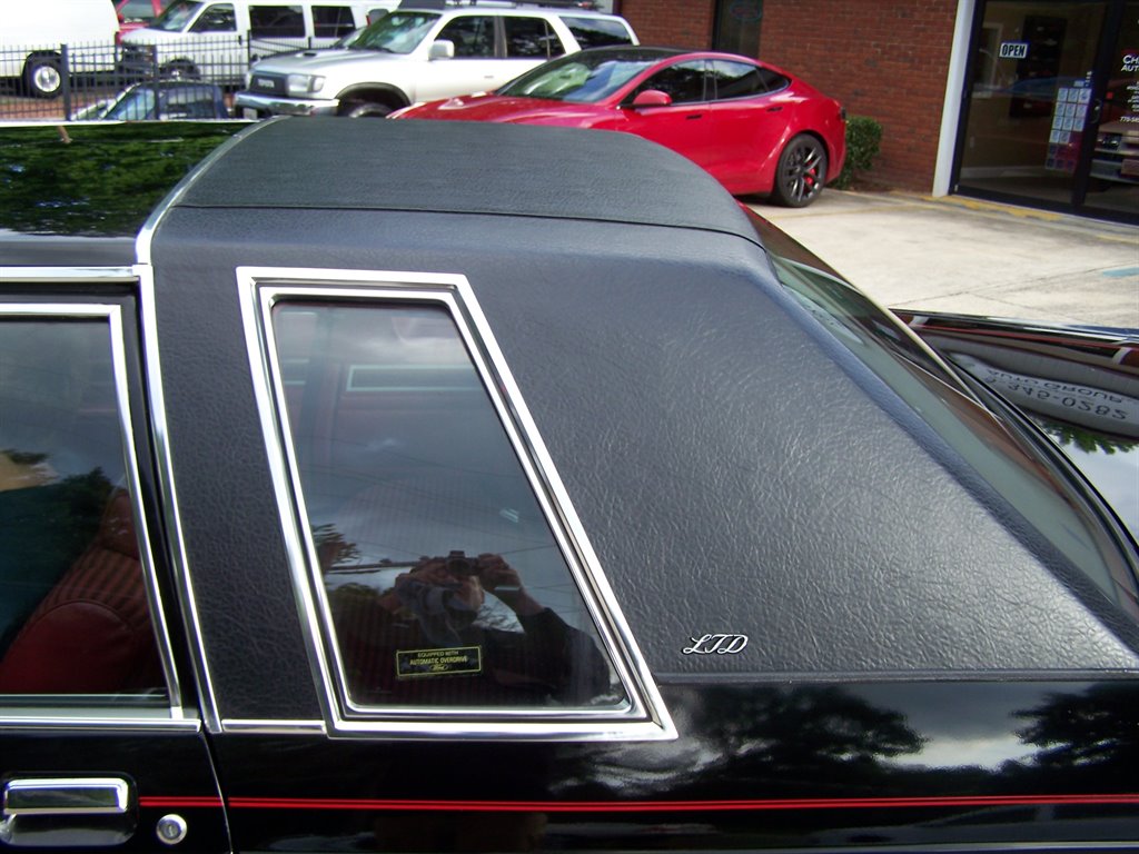 1981 Ford LTD - Photo 18