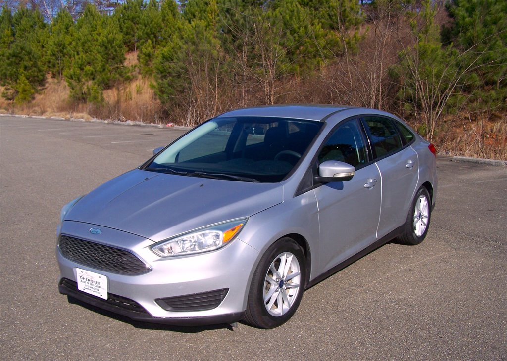 2016 Ford Focus SE's photo
