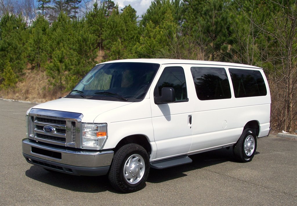 2011 Ford E-Series Econoline Wagon XLT